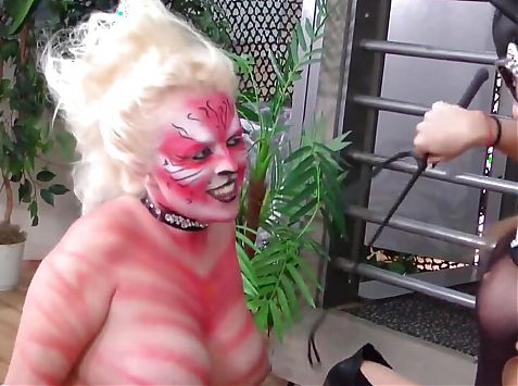 Lezdom Mistress dominate bodypainting cat with fisting and licking